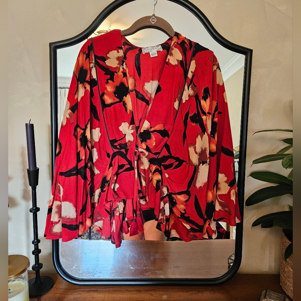 Kinmo Top with Tassles, Hook closure